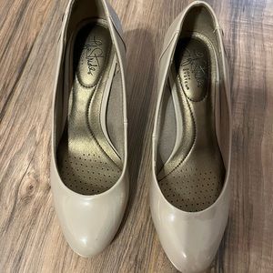 Lifestride Nude heels